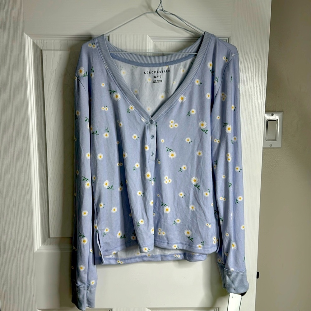 Aeropostale XL NWT blue daisy shirt